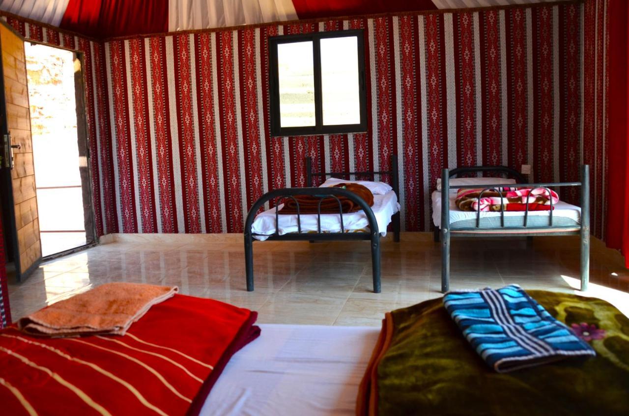 Beduin Star Trail Camp Acomodação com café da manhã Wadi Rum Exterior foto