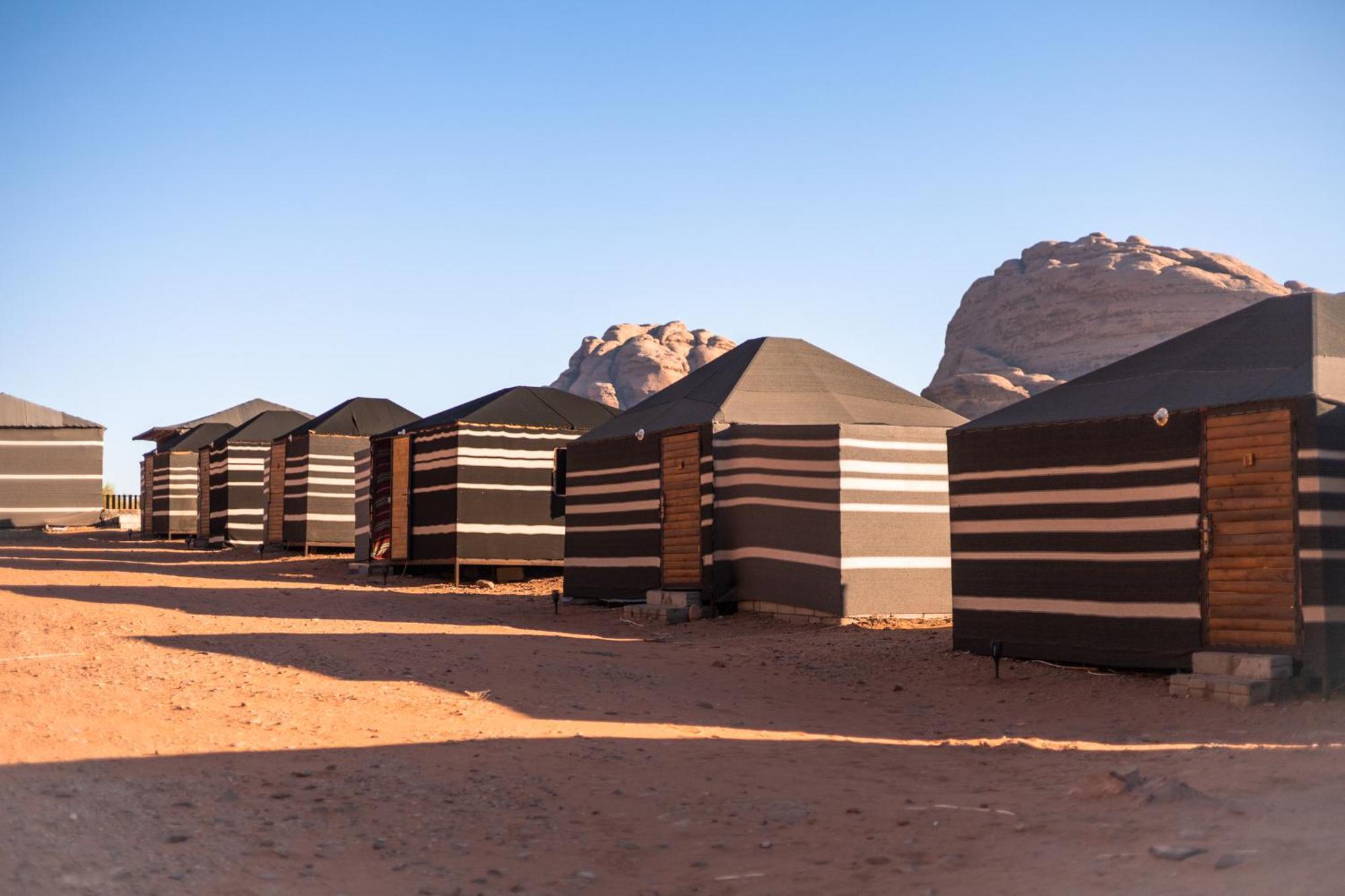 Beduin Star Trail Camp Acomodação com café da manhã Wadi Rum Exterior foto