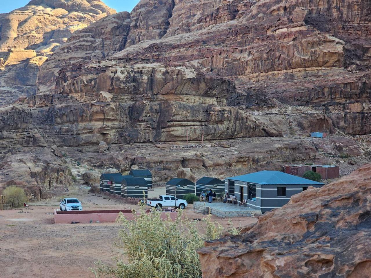 Beduin Star Trail Camp Acomodação com café da manhã Wadi Rum Exterior foto