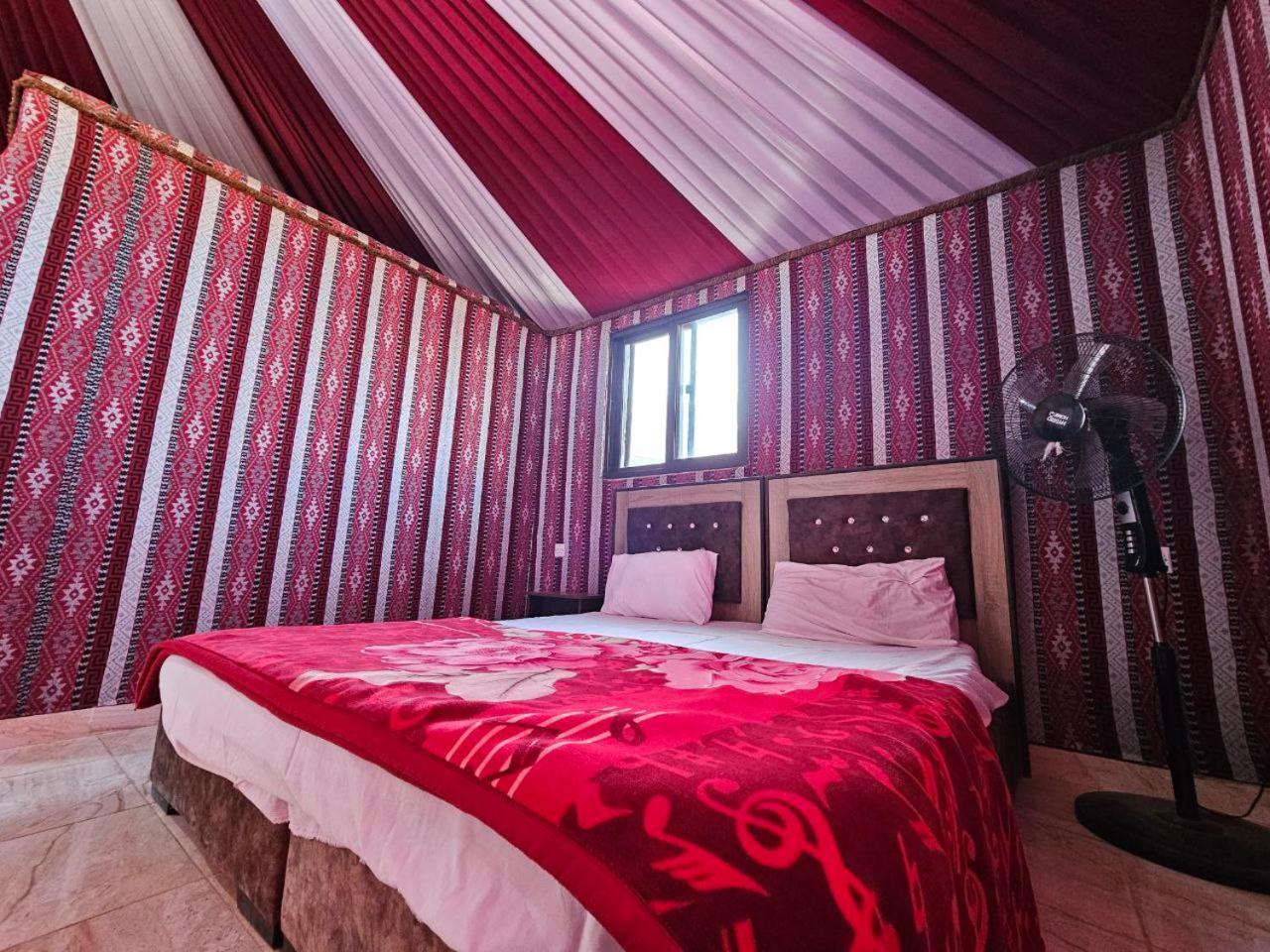 Beduin Star Trail Camp Acomodação com café da manhã Wadi Rum Exterior foto