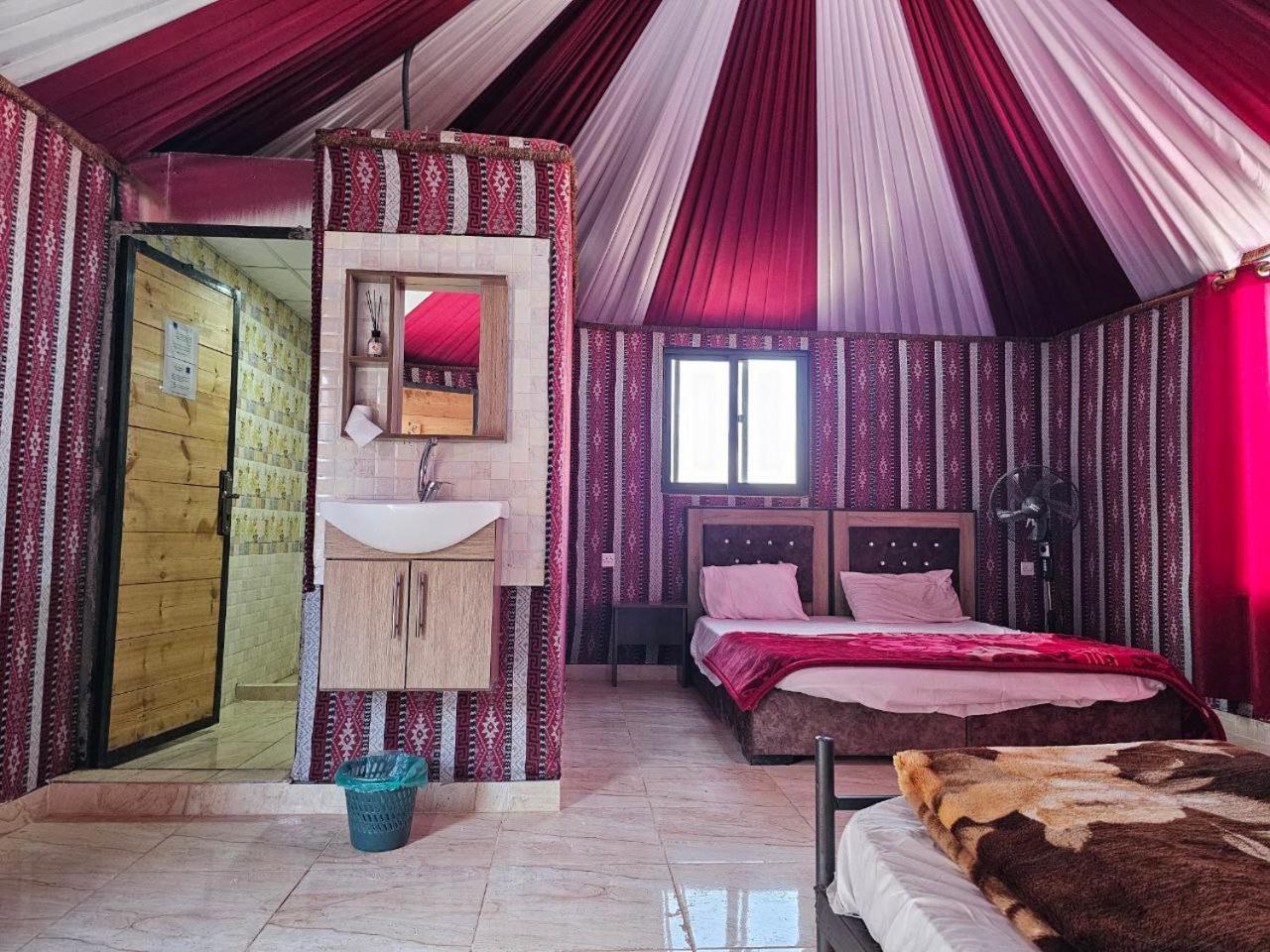 Beduin Star Trail Camp Acomodação com café da manhã Wadi Rum Exterior foto