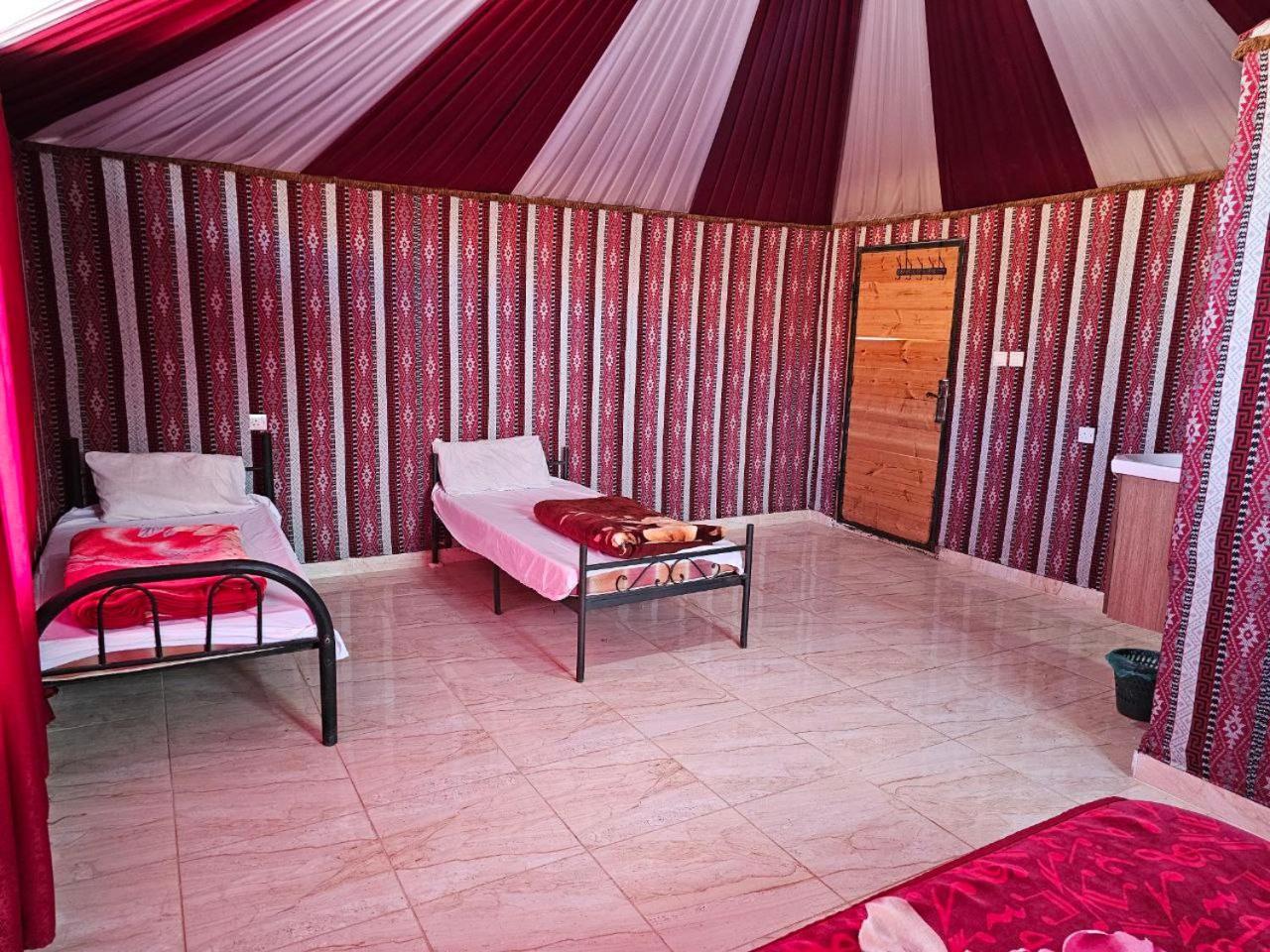 Beduin Star Trail Camp Acomodação com café da manhã Wadi Rum Exterior foto