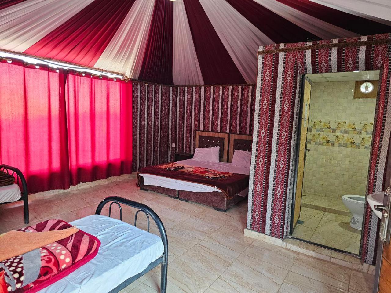 Beduin Star Trail Camp Acomodação com café da manhã Wadi Rum Exterior foto