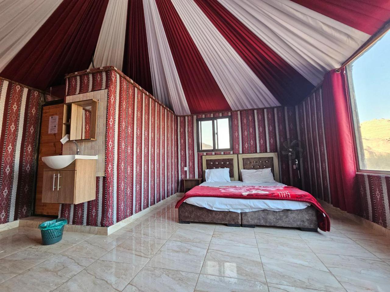 Beduin Star Trail Camp Acomodação com café da manhã Wadi Rum Exterior foto