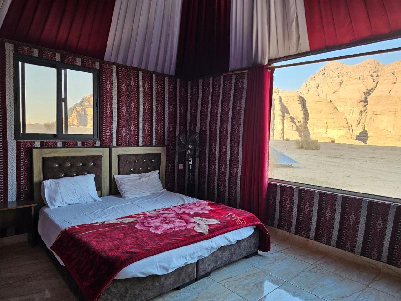 Beduin Star Trail Camp Acomodação com café da manhã Wadi Rum Exterior foto