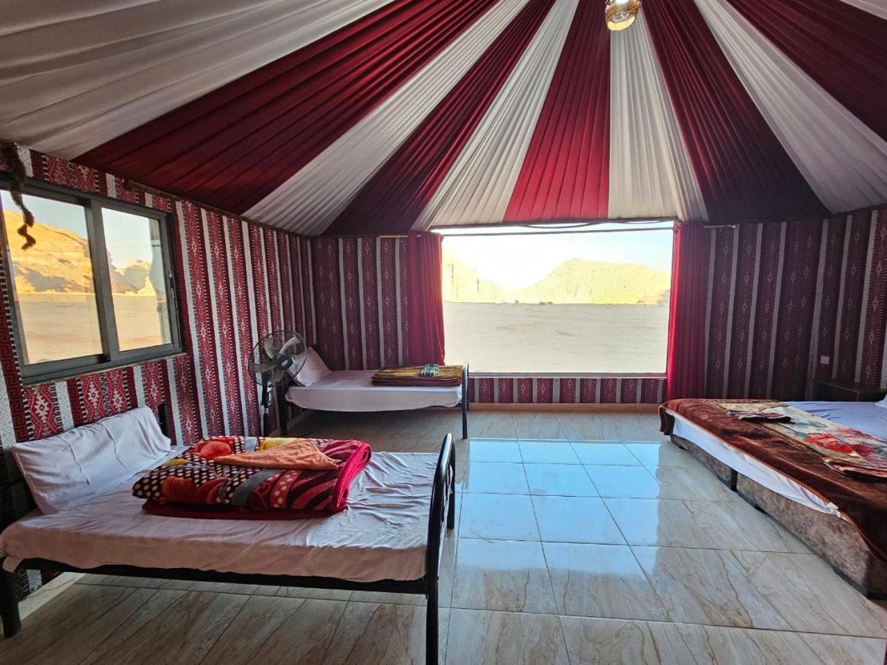 Beduin Star Trail Camp Acomodação com café da manhã Wadi Rum Exterior foto