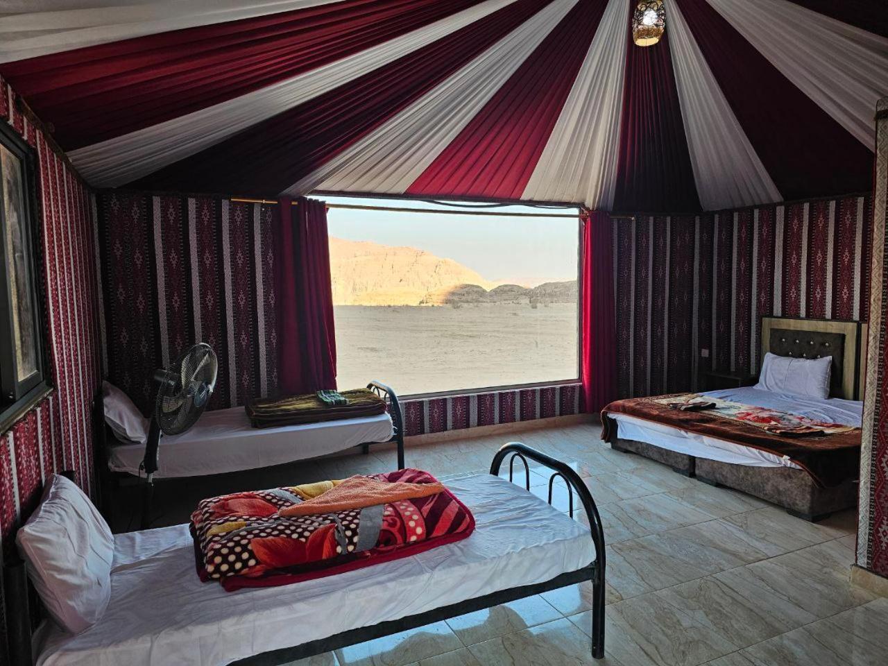 Beduin Star Trail Camp Acomodação com café da manhã Wadi Rum Exterior foto