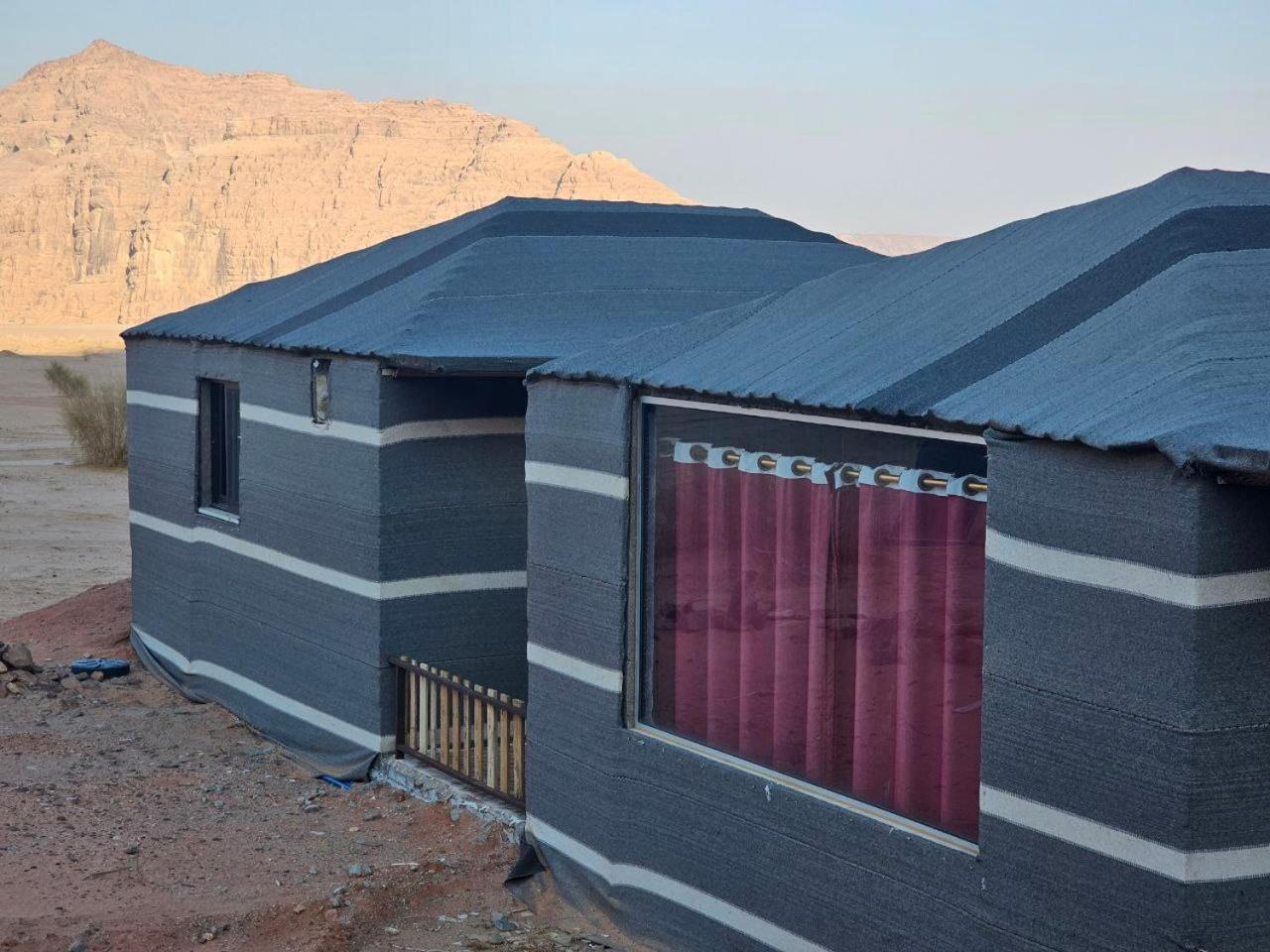 Beduin Star Trail Camp Acomodação com café da manhã Wadi Rum Exterior foto