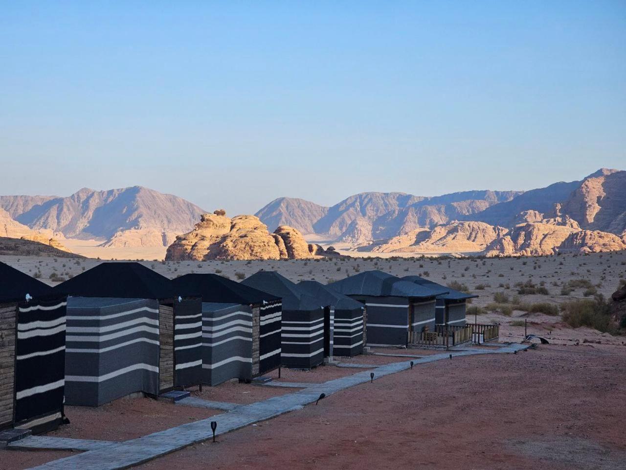 Beduin Star Trail Camp Acomodação com café da manhã Wadi Rum Exterior foto