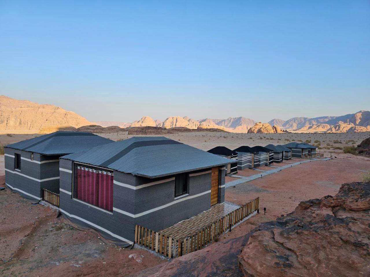 Beduin Star Trail Camp Acomodação com café da manhã Wadi Rum Exterior foto