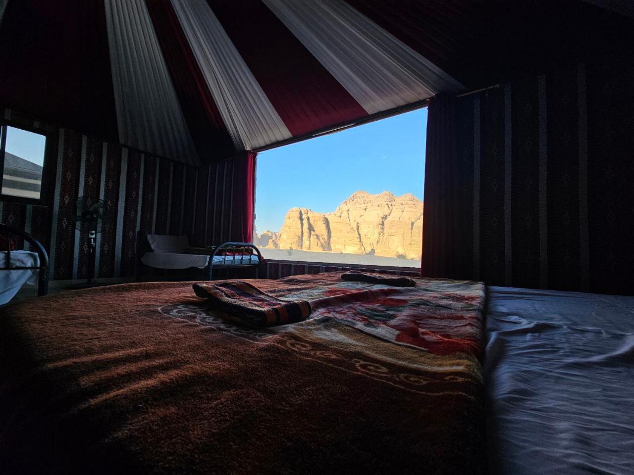 Beduin Star Trail Camp Acomodação com café da manhã Wadi Rum Exterior foto